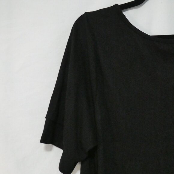 Unbranded | P2P 24 inches | Ribbed Black V-Neck Pullover Top | Button Detail - Picture 8 of 12